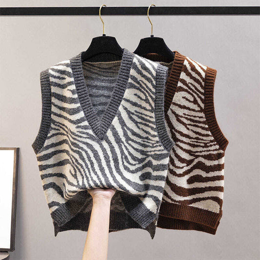 Zebra Pattern Knitted Women's Sweater: Fashionable Outerwear for a Chic Look