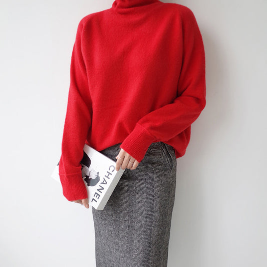 Stylish Turtleneck Sweater for Women with a Loose Knit Design