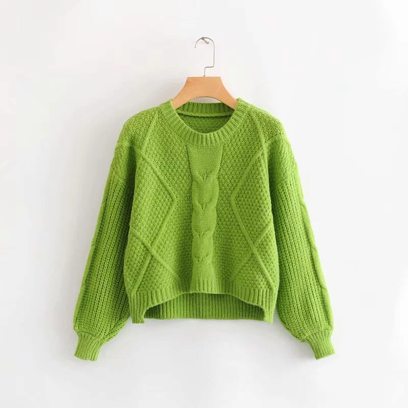 Shortfront and Long Sweater: Versatile Women's Knitwear with Trendy Styling