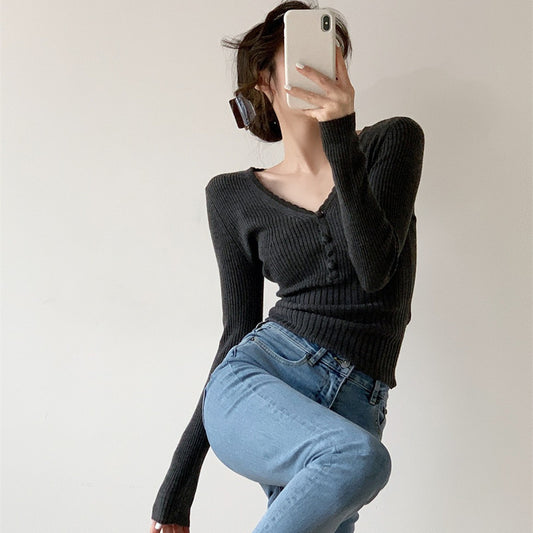 Slim-Fit Women's Wool Sweater: Lightweight and Perfect for Layering