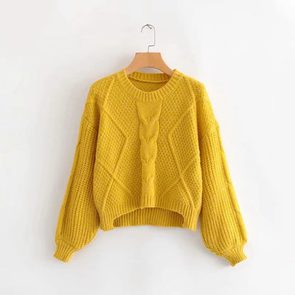 Shortfront and Long Sweater: Versatile Women's Knitwear with Trendy Styling