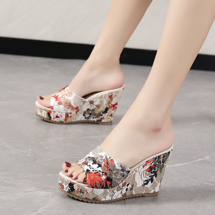 Fashionable Wedge Platform Sandals for Plus Size Women