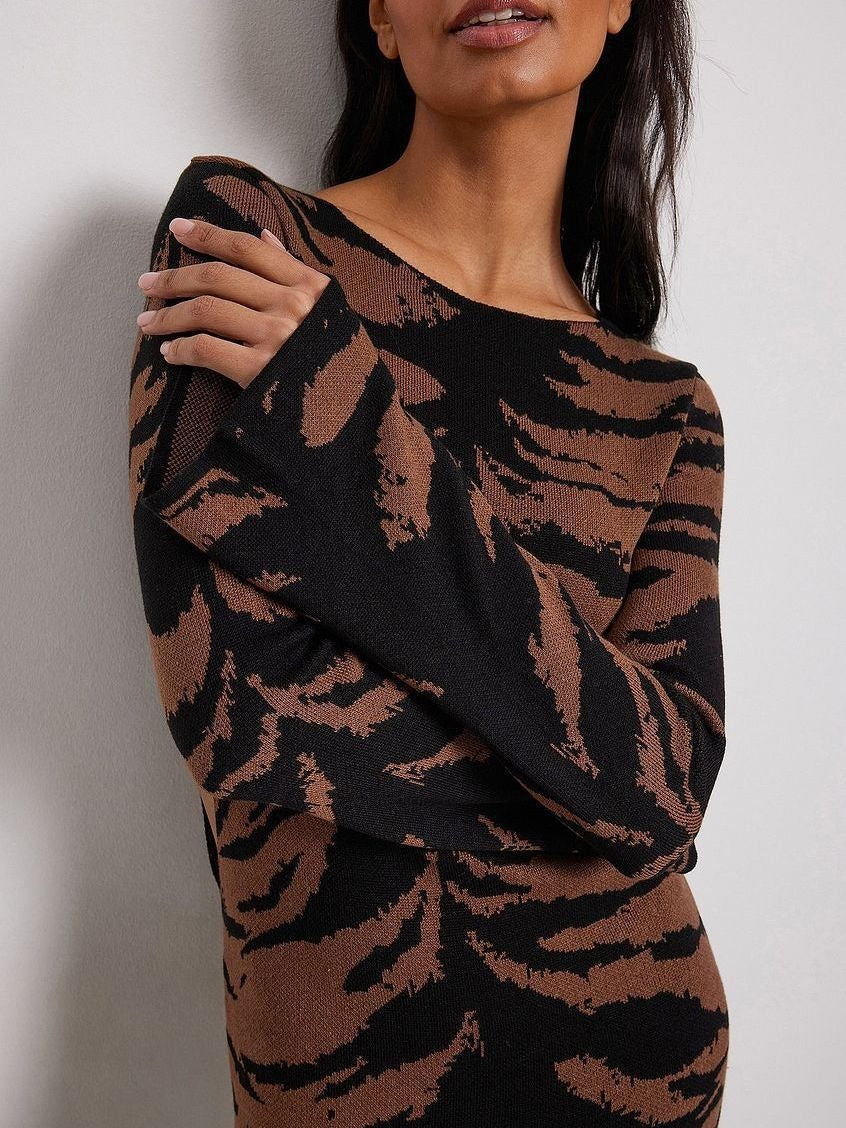 Fashionable Printed Dress: Flare Sleeves, Slim Fit, Open Waist with Fur Accent