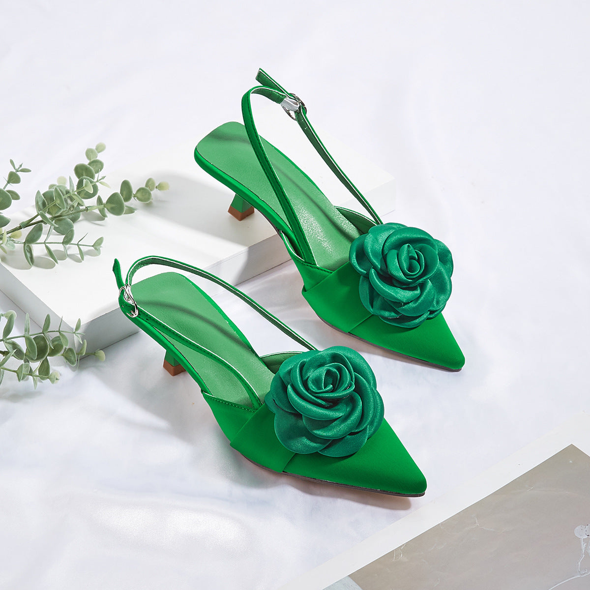 Women's Elegant Closed Toe Kitten Heel Shoes with Three-Dimensional Flower Decoration