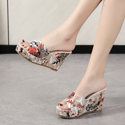 Fashionable Wedge Platform Sandals for Plus Size Women