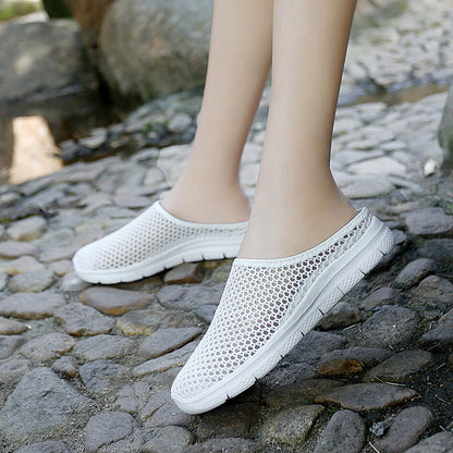 Couple Style Breathable Mesh Surface Soft-Soled Slip-On Shoes