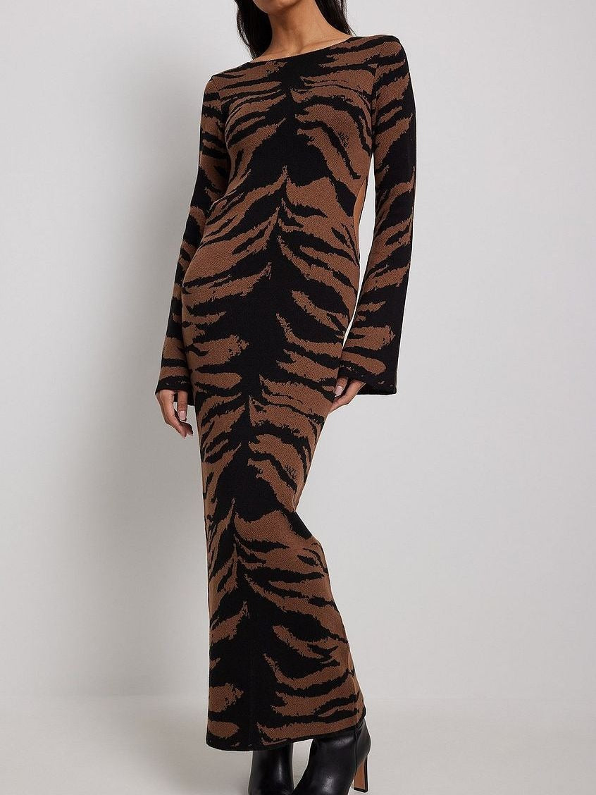 Fashionable Printed Dress: Flare Sleeves, Slim Fit, Open Waist with Fur Accent