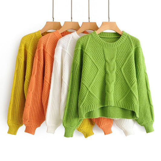 Shortfront and Long Sweater: Versatile Women's Knitwear with Trendy Styling