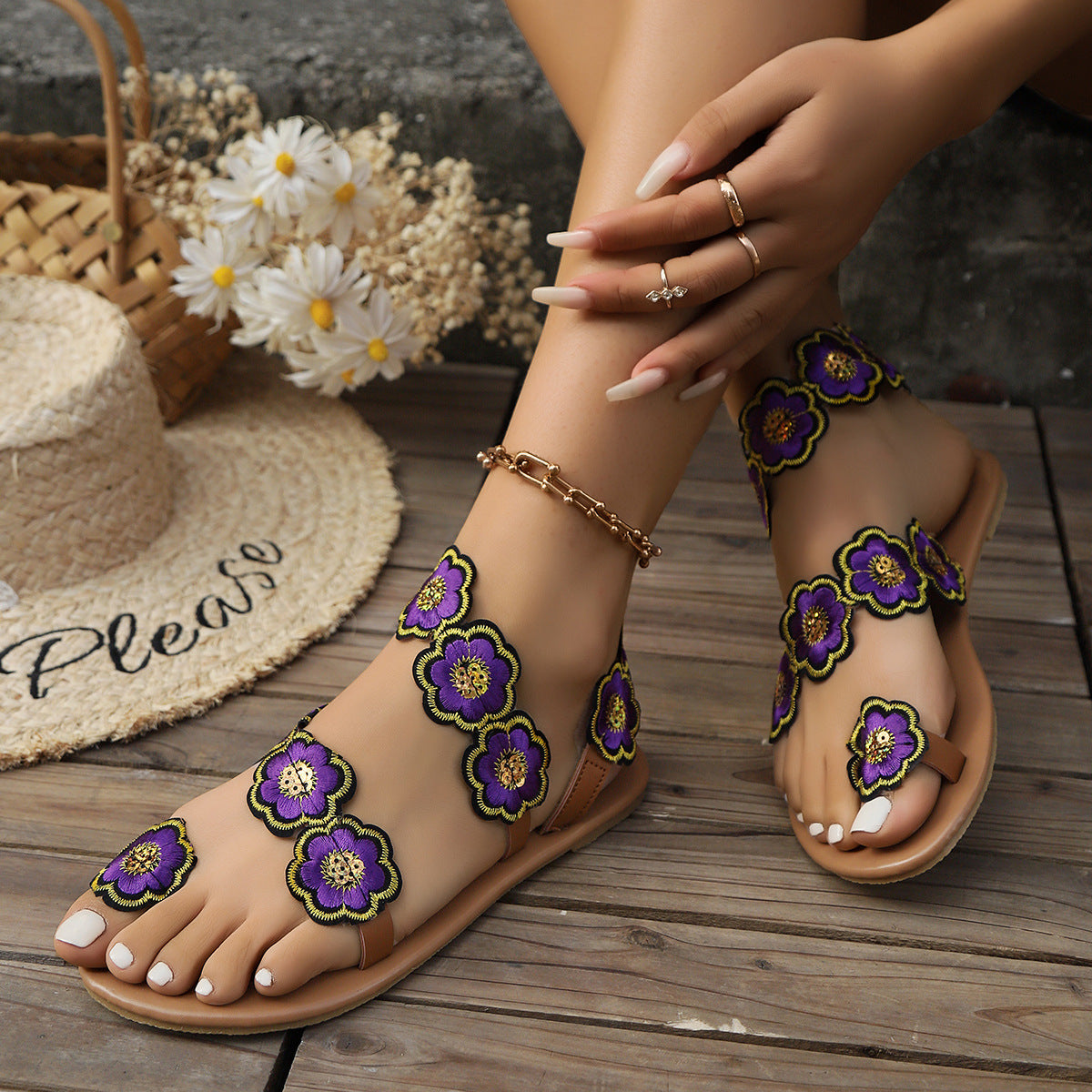 Summer Vacation Casual Clip Toe Beach Shoes for Women with Ethnic Style Flowers