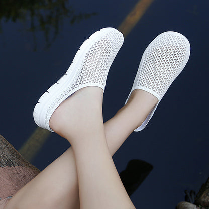 Couple Style Breathable Mesh Surface Soft-Soled Slip-On Shoes