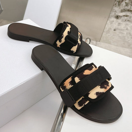 Women's Flat-Bottom Velcro Sandals: Chic & Versatile Casual Footwear