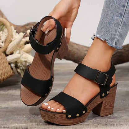 Women's Plus Size Sandals with Rivet Strap