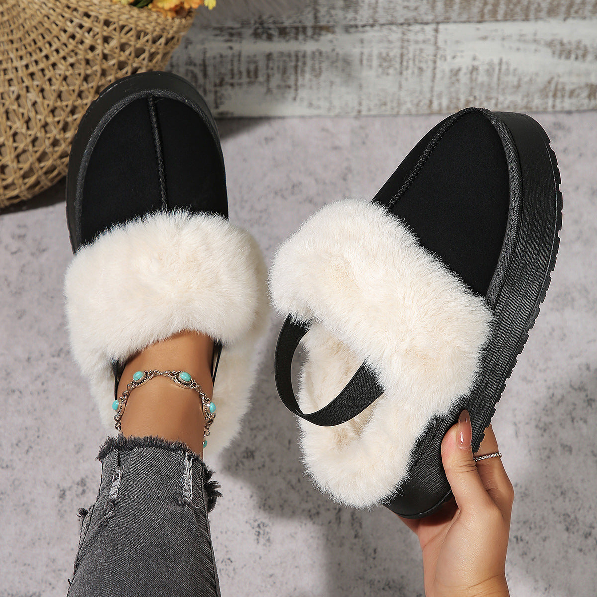 Women's Winter Plush Home Slippers – Fashionable Round Toe Flat Garden Shoes