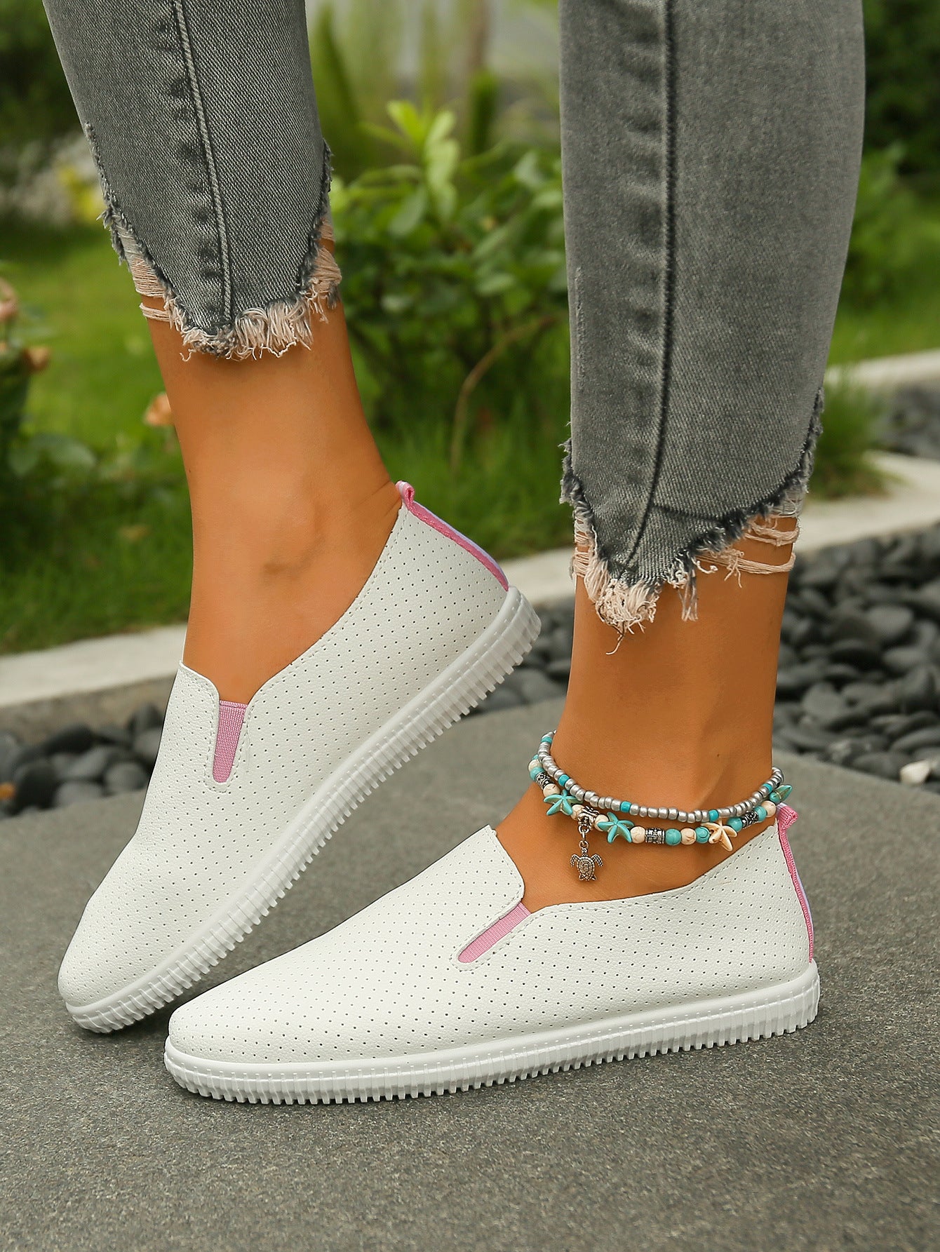 Fashionable Hollowed-Out Casual Flat Shoes for Women