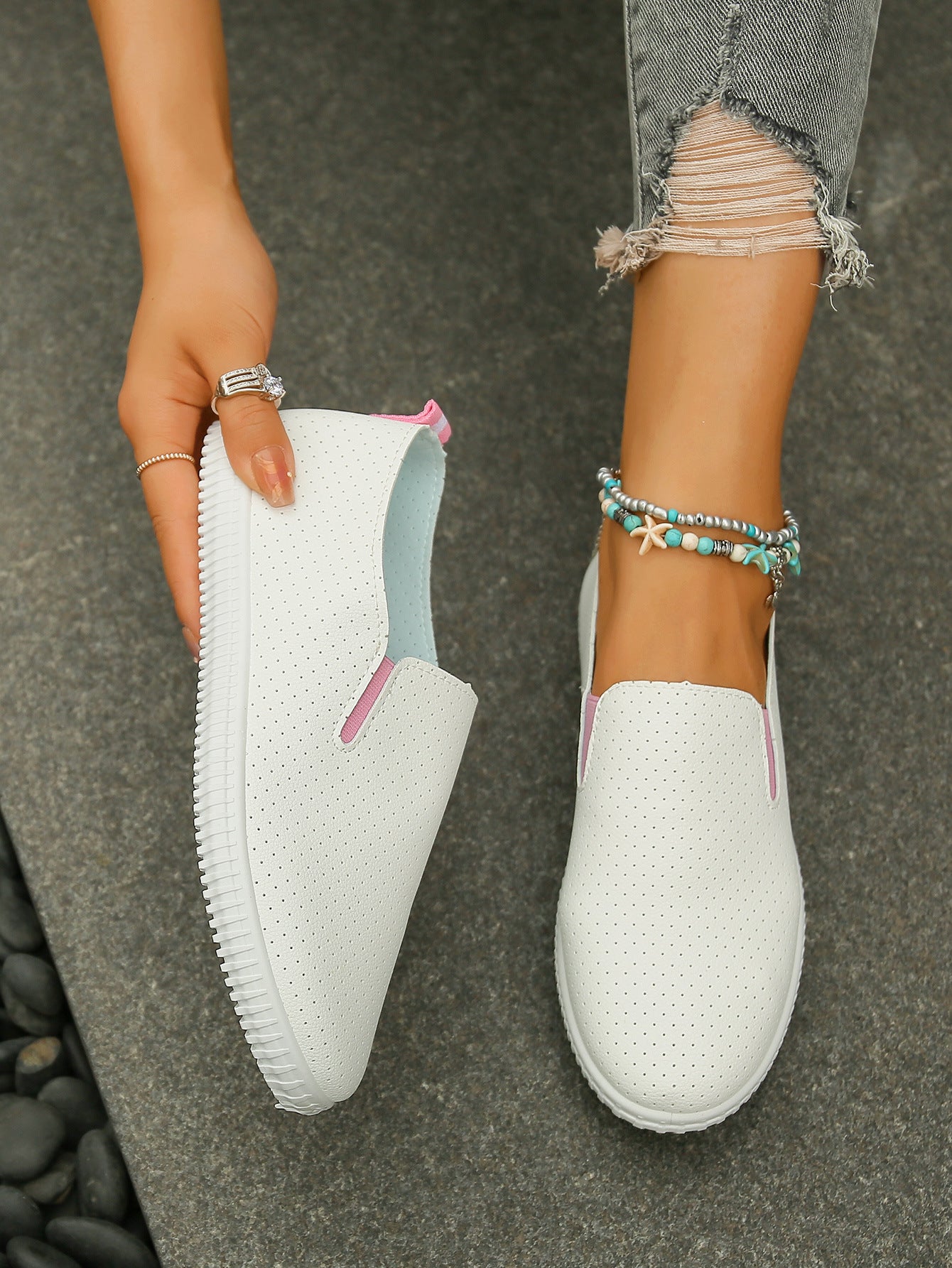 Fashionable Hollowed-Out Casual Flat Shoes for Women