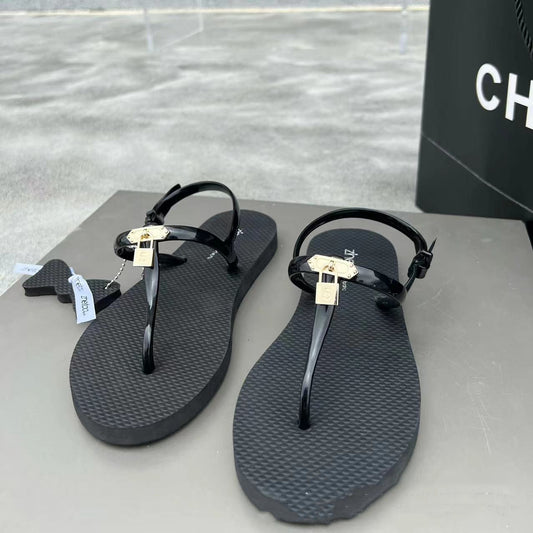 Versatile Non-Slip Casual Sandals: Flat Sole with Solid Metal Buckle